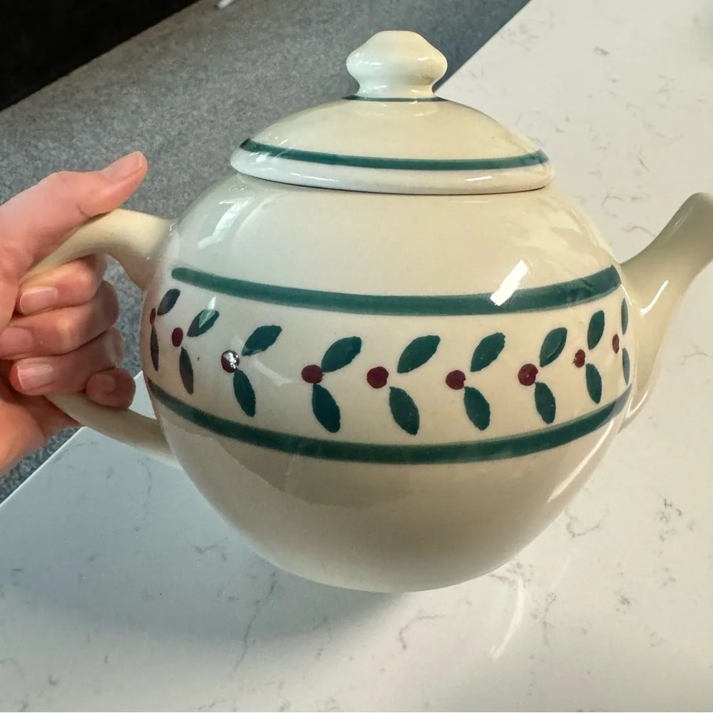 VTG Hartstone Cream Large Teapot Christmas Holly Ivy Berry 1989‎ Signed 90s